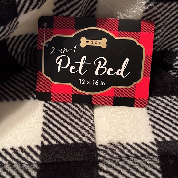 Small dog/cat bed with two pillows. New - Picture 5 of 6